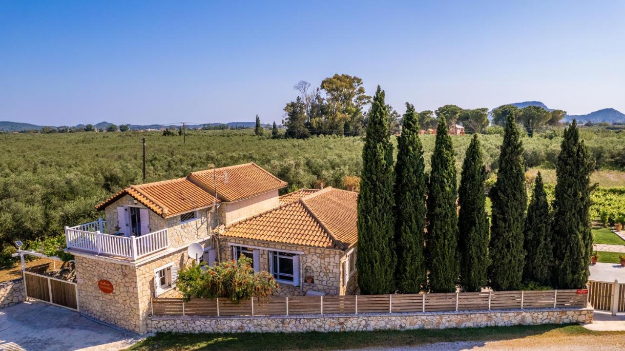 Villa In Pietra Kalamaras Makhairádhon Exterior photo