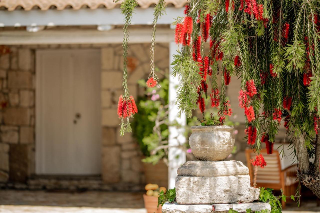 Villa In Pietra Kalamaras Makhairádhon Exterior photo