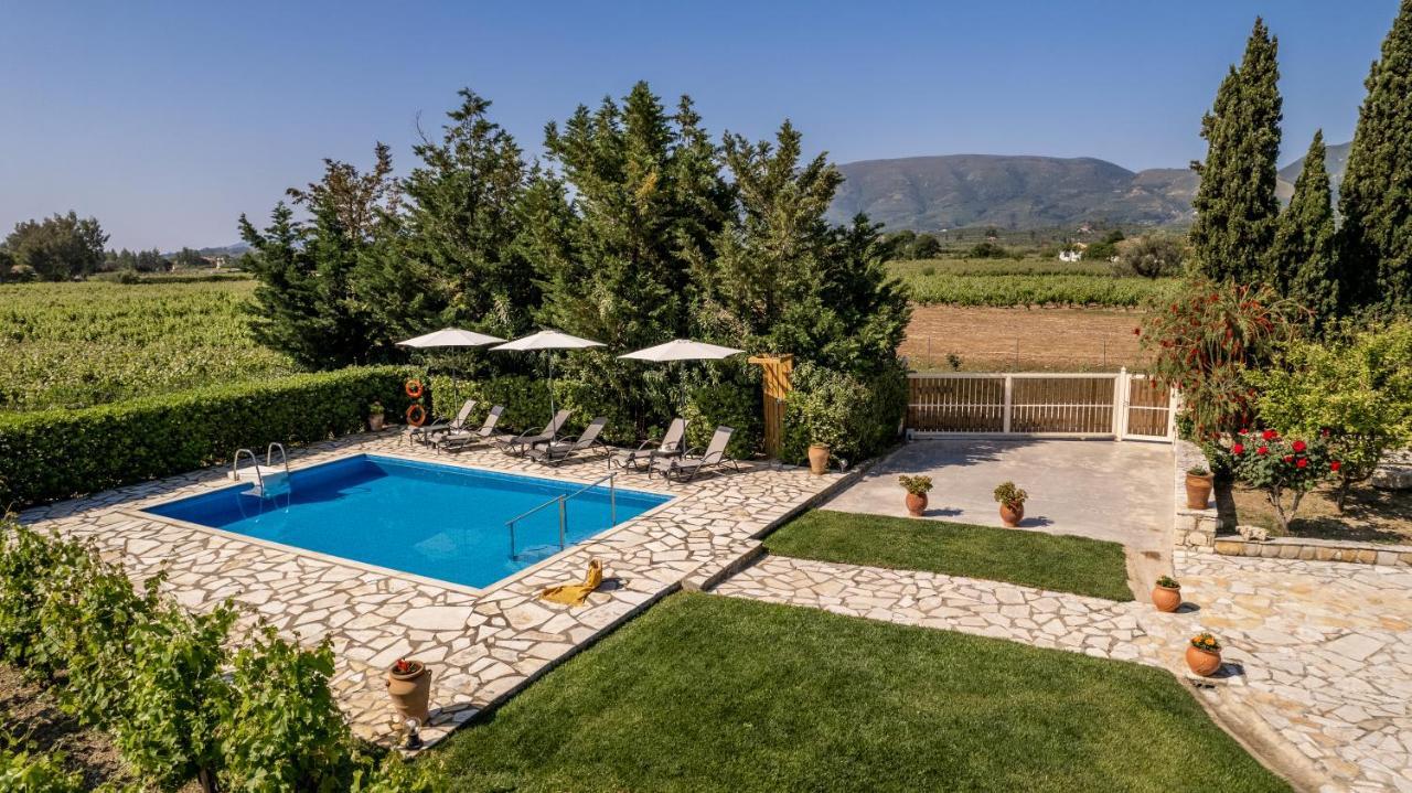 Villa In Pietra Kalamaras Makhairádhon Exterior photo