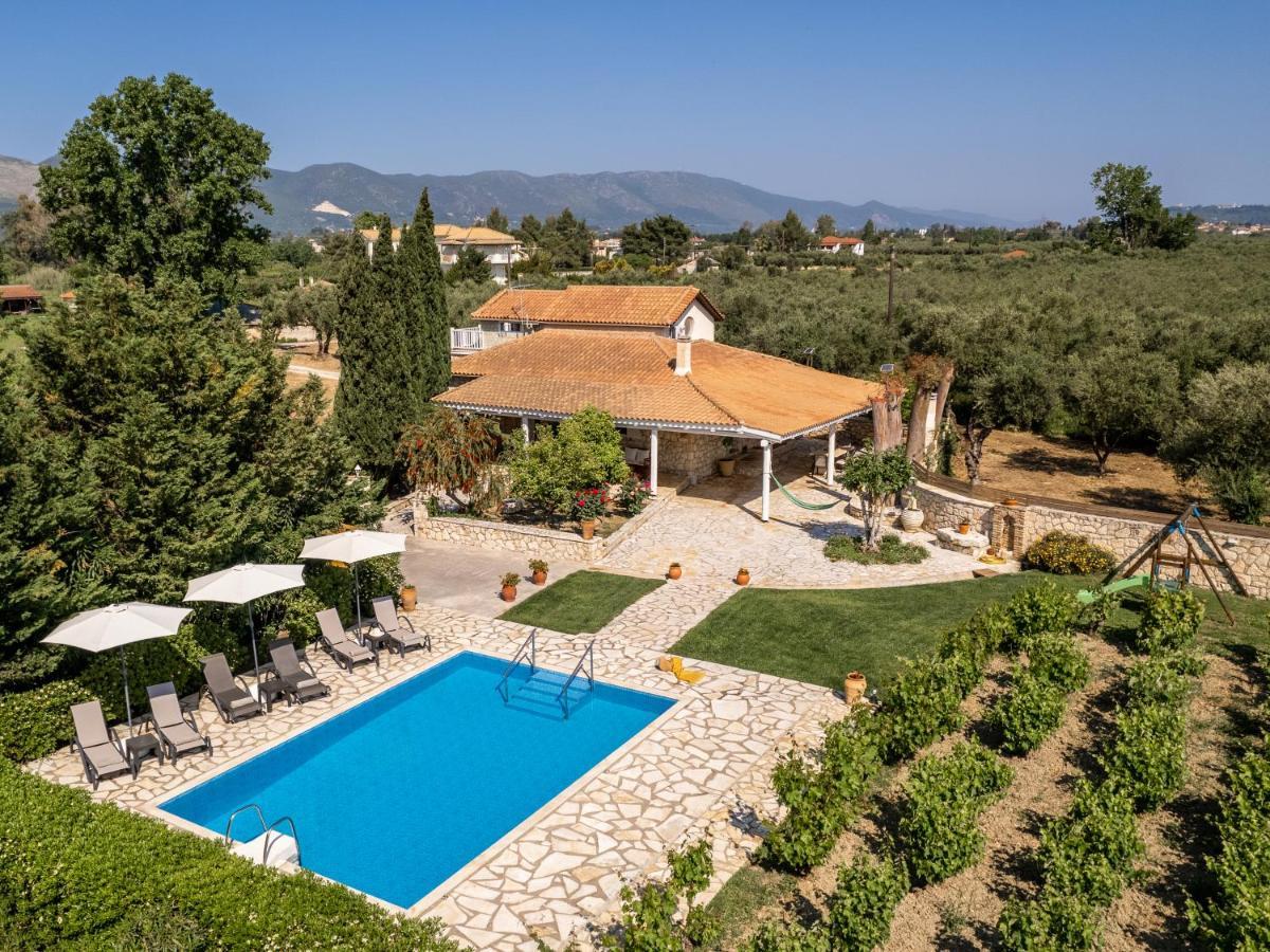 Villa In Pietra Kalamaras Makhairádhon Exterior photo